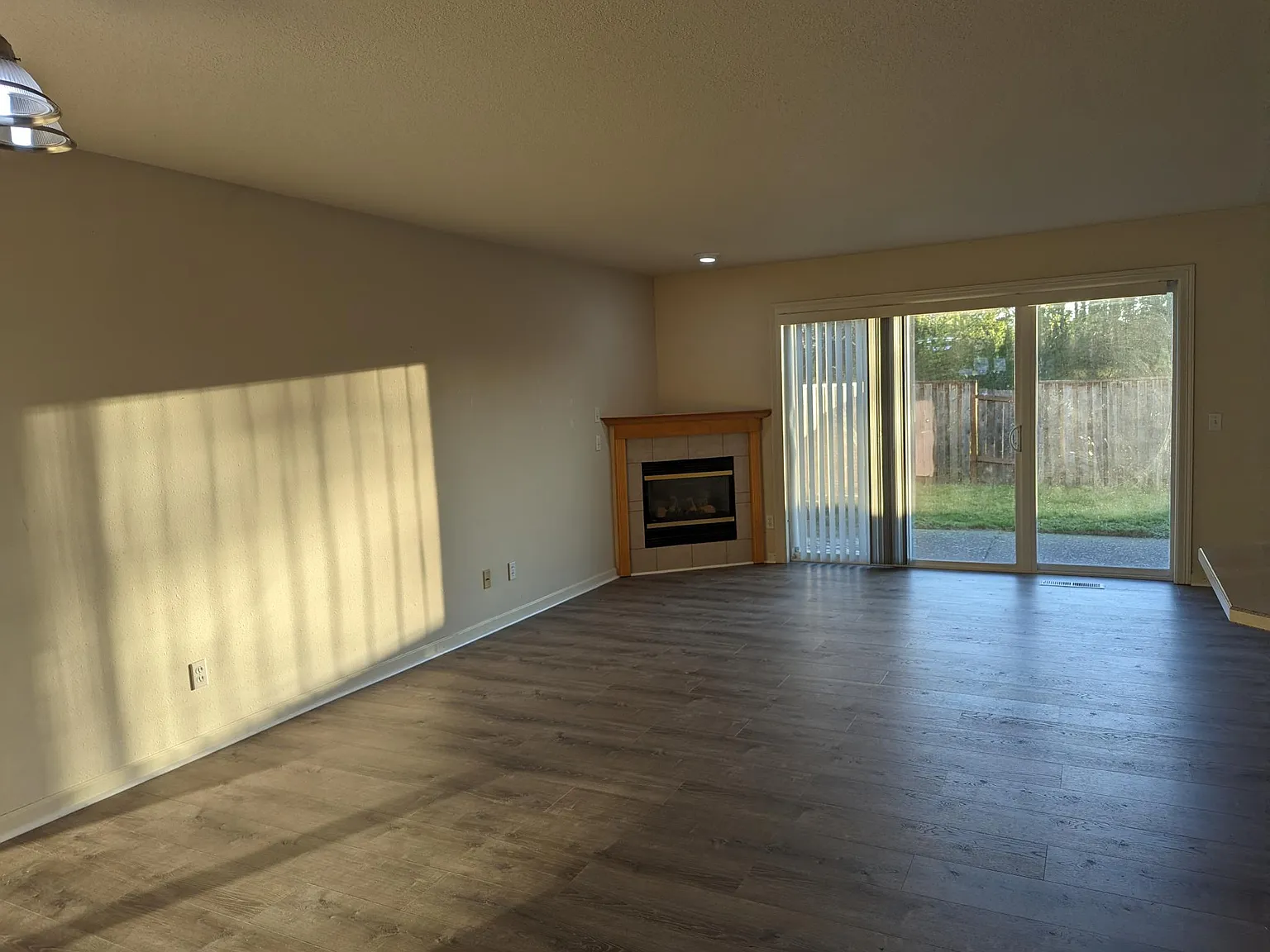 3 bed, 2.5 bath, 1747 sqft, $2,525 — Photo 3