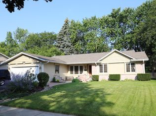 1090 Lancaster Ave, Elk Grove Village, IL 60007