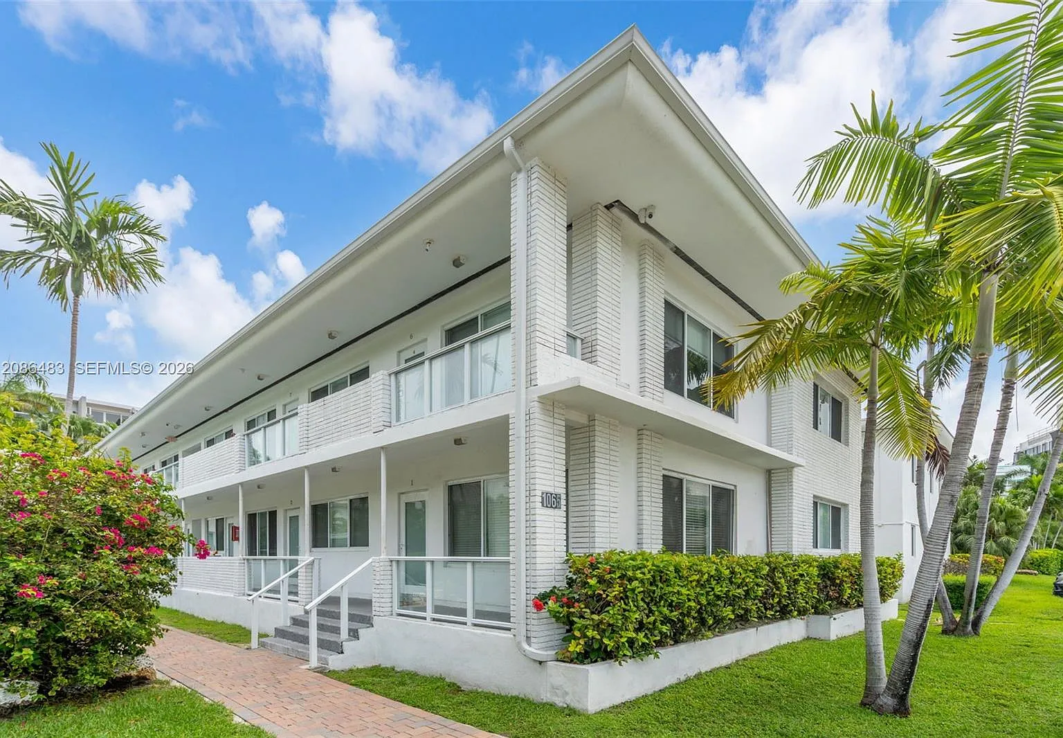 Bougain-Villa Condo — Photo 1