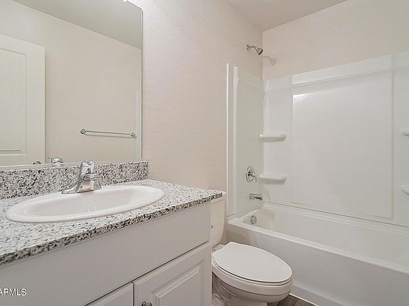 3rd image of 1071 W Palo Verde Ave
