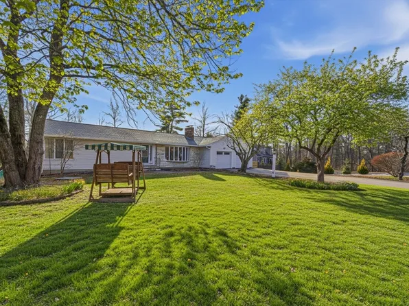 5 Oak Ter, Byfield, MA 01922