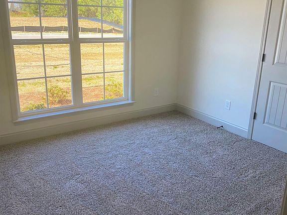 5th image of 352 Farmingdale Ln