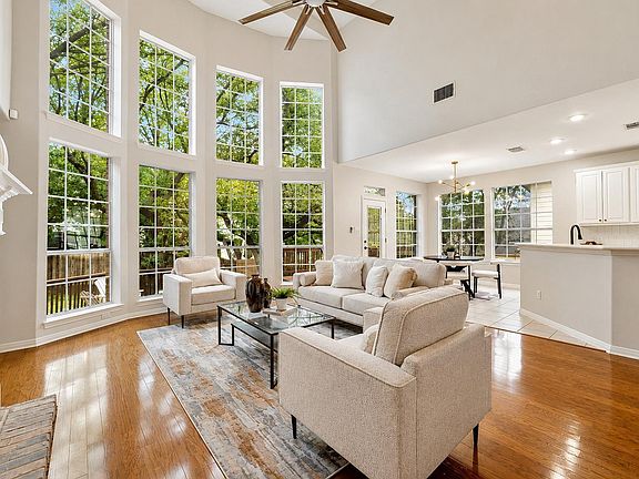 4th image of 9413 Jenaro Ct