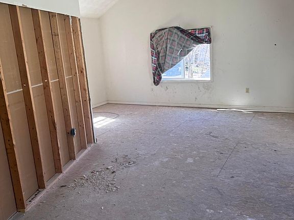 5th image of 343 Pearl St