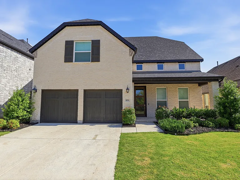 4261 Sandhills Ln — Photo 2