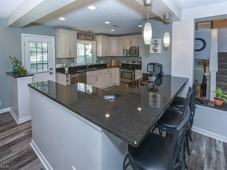 6153 Thunderbird Dr — Photo 3