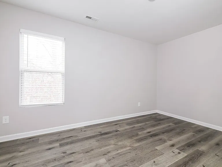 305 Farrington Dr — Photo 14
