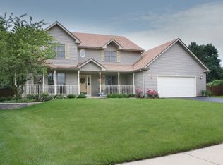 701 Clarendon Ln, Aurora, IL 60504