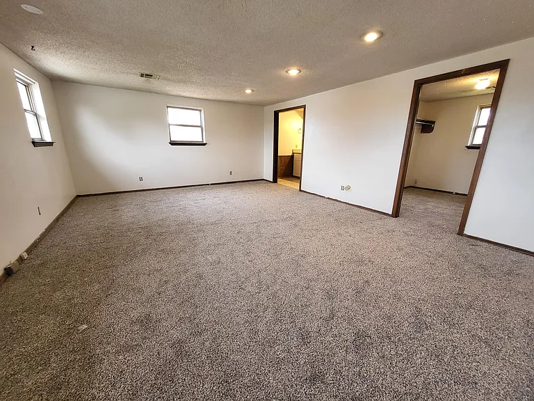 2620 N Brenda Ave — Photo 10