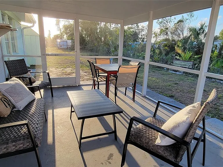 8134 Aero Ave — Photo 21