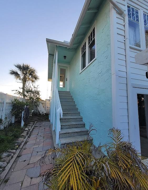 1st image of 25 S Oleander Ave