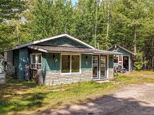 75 Waterville Rd, Burton, NB E2V 3R8