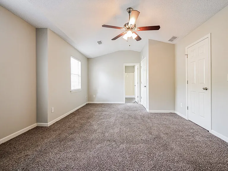 5028 Kens Ct — Photo 10