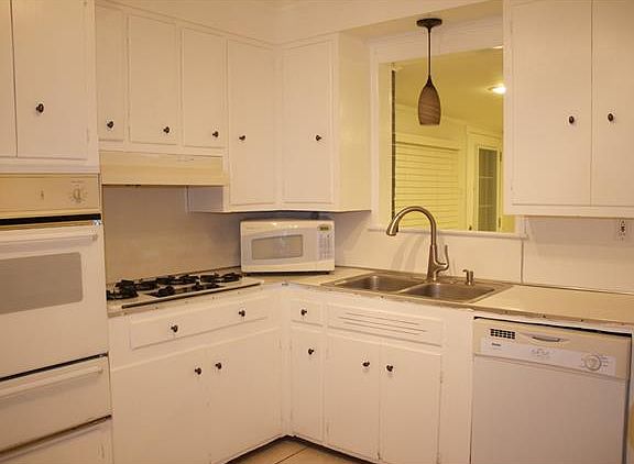 3rd image of 3842 Civic St