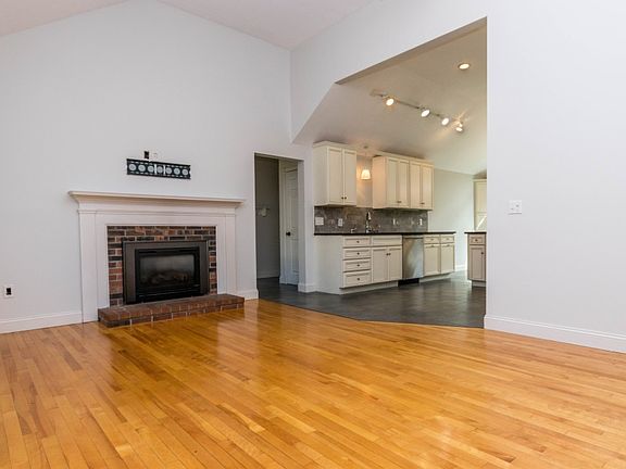 4th image of 85 Kerry Dr