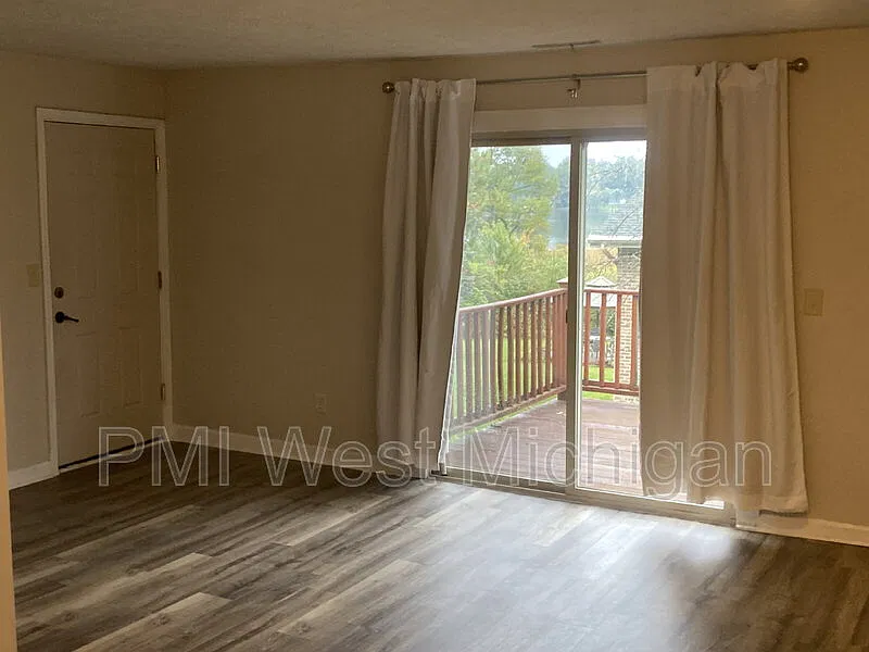 2 bed, 1.0 bath, 950 sqft, $1,425 — Photo 4