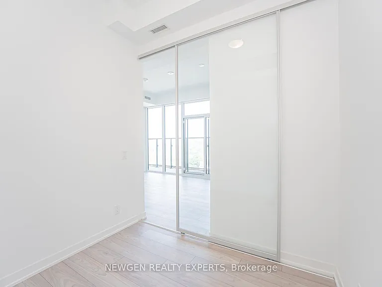 285 Dufferin St #1203 — Photo 16
