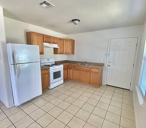 4th image of 2635 Idalia Ave APT A