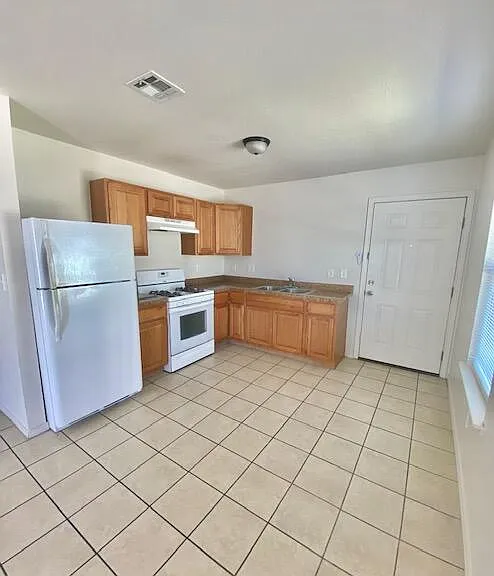 2635 Idalia Ave #A — Photo 4