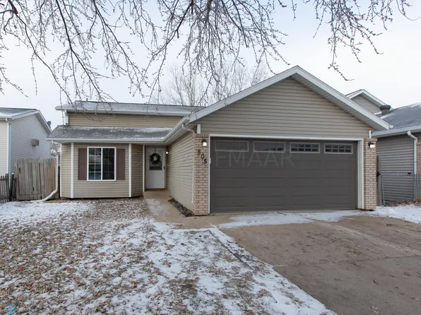 805 48th St S, Fargo, ND 58103