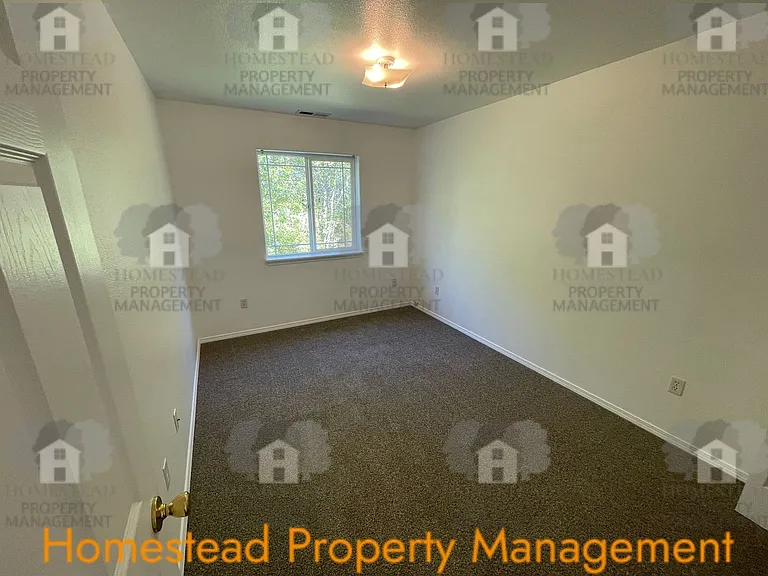1408-1410 Falcon Loop — Photo 11