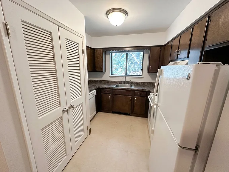 127 Gales Dr #B14 — Photo 6
