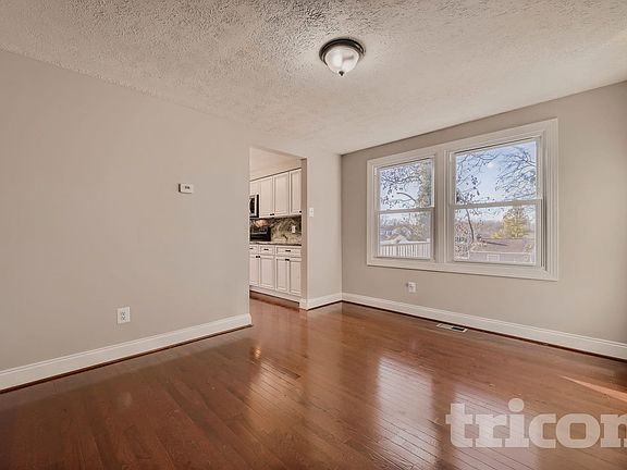 3rd image of 7 Randolph Springs Ct