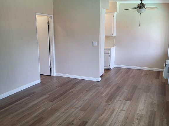 4th image of 260 N Oak Ave