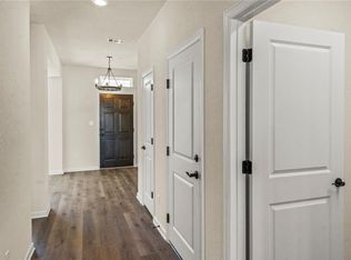 100 Stone Fork Ln, Hutto, TX 78634