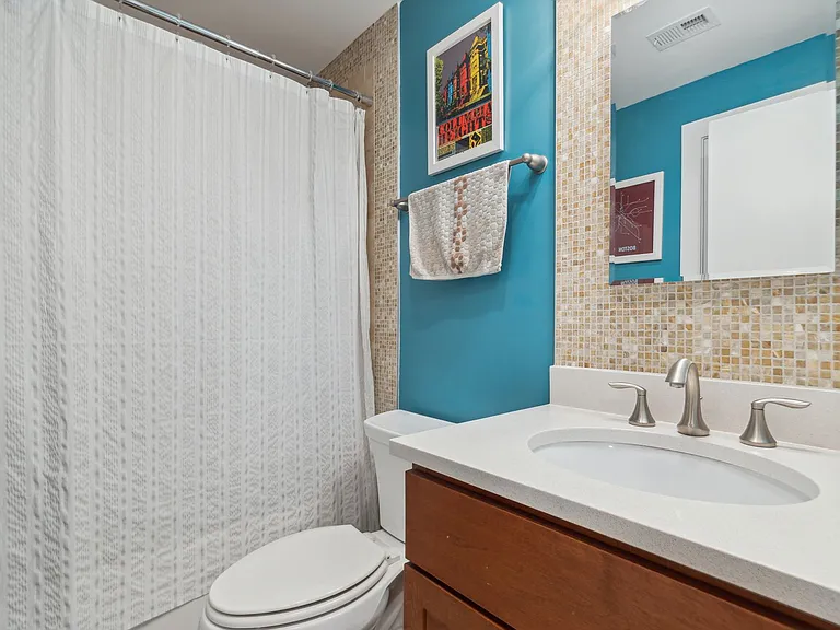 732 Lamont St NW #202 — Photo 16