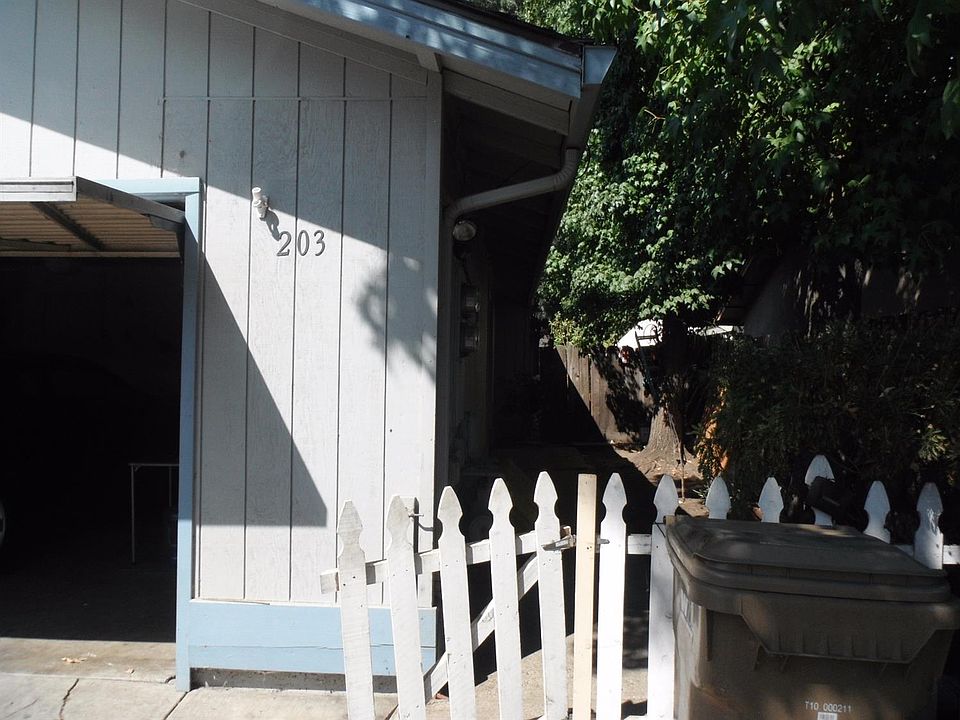 2nd image of 203 Donner Dr