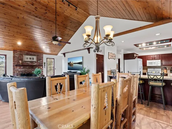 221 Grizzly Rd, Lake Arrowhead, CA 92352