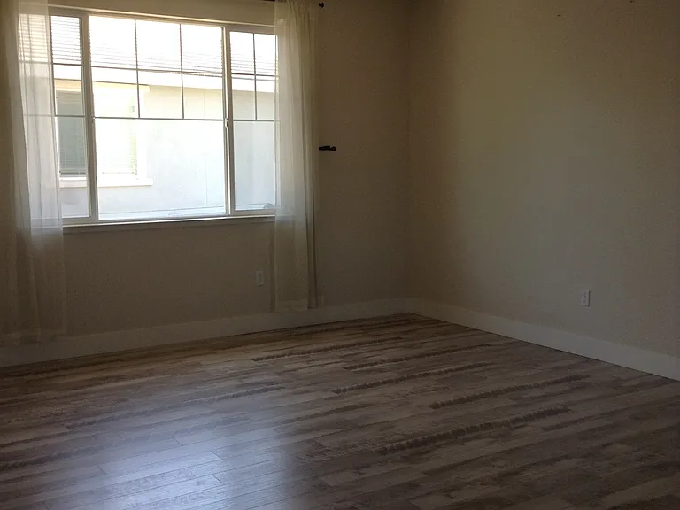 413 Wayland Loop — Photo 36
