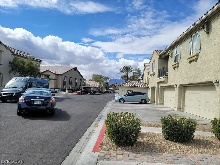 6140 Pine Villa Ave #103 — Photo 3