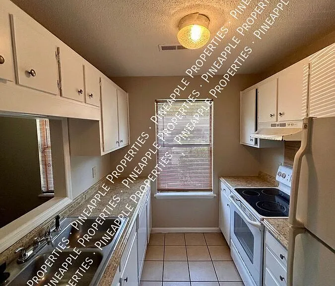 184 Dorchester Manor Blvd #A — Photo 3