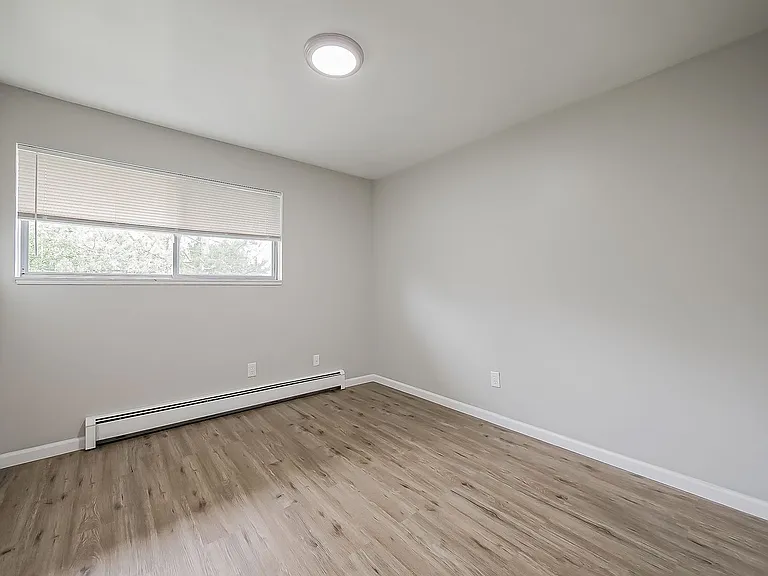 132 Huronview Ct — Photo 9