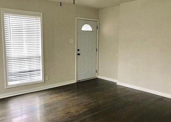 2nd image of 864 Lilac Dr