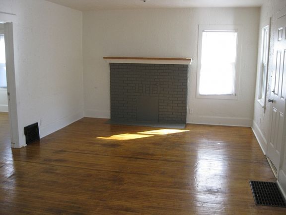 2nd image of 120 S Henrietta Ave
