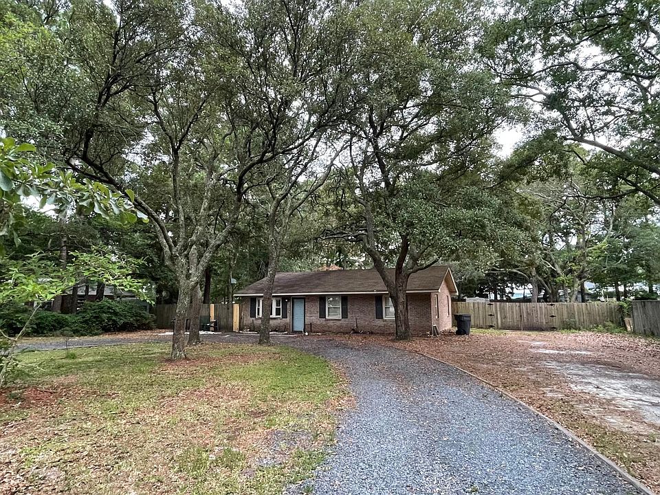 Spacious front yard, set back from street