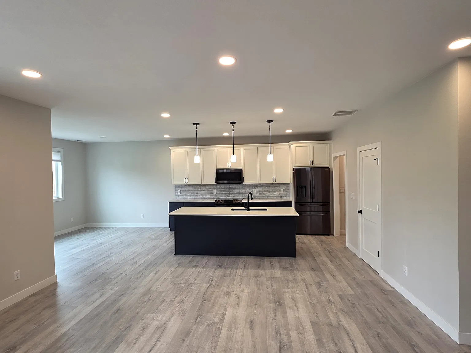3 bed, 2.5 bath, 1500 sqft, $2,800 — Photo 3