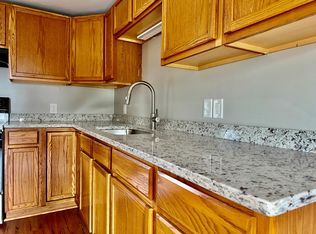 18 Maple St FLOOR 2, Taunton, MA 02780