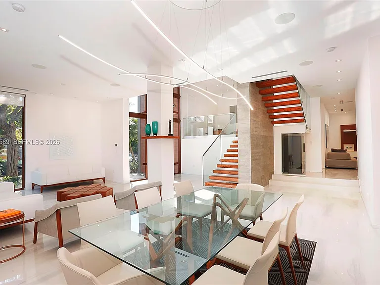 121 Buttonwood Dr — Photo 4