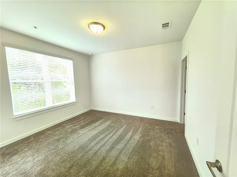 525 Parkway Dr #401 — Photo 22