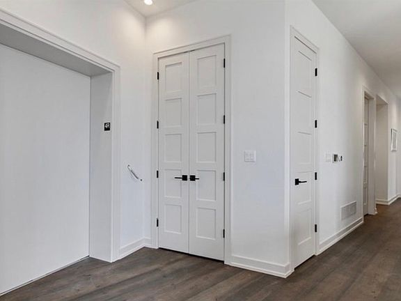 2nd image of 2800 N Lincoln Ave Unit 3S