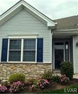 3rd image of 4 Canterbury Ln