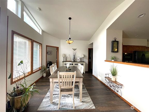 4th image of 390 Duck Lake Drive SE