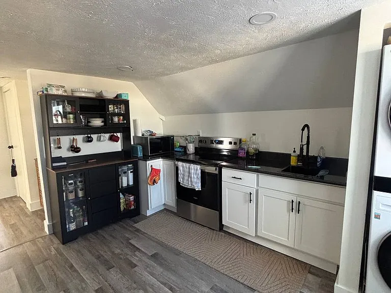 2483 E 89th St #301 — Photo 9