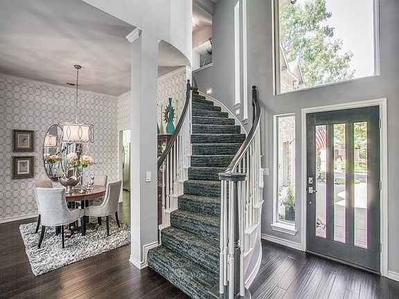 3rd image of 5928 La Cumbre Dr