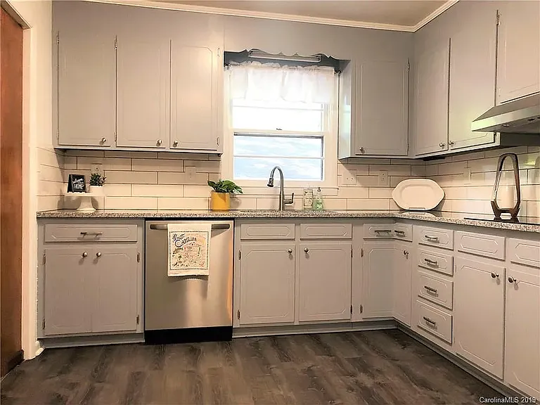 Staging shown and appearance may differ.