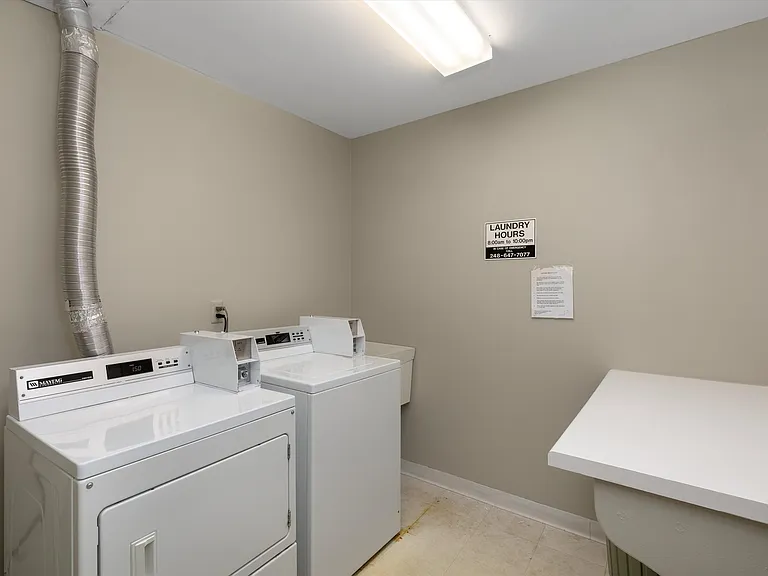 Maplecrest Apartments — Photo 26